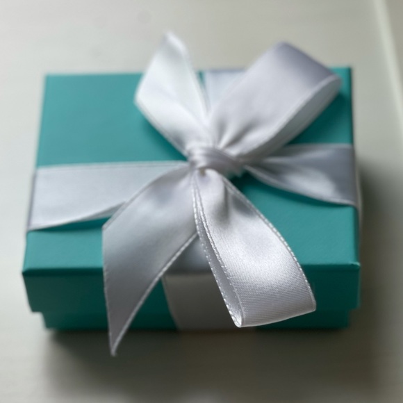 Tiffany & Co. Silver & Blue Heart Key -BRAND NEW includes original box - Picture 2 of 7